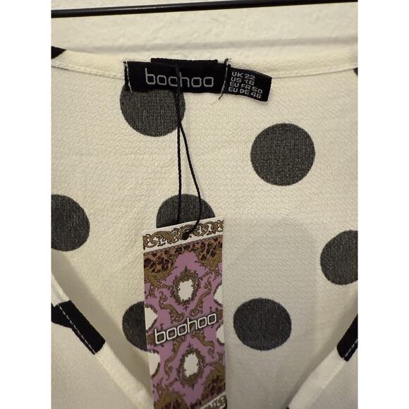 Boohoo Dress Womens 22 White Black Polka Dot Short Sleeve V Neck Flowy NWT Plus - Picture 2 of 6